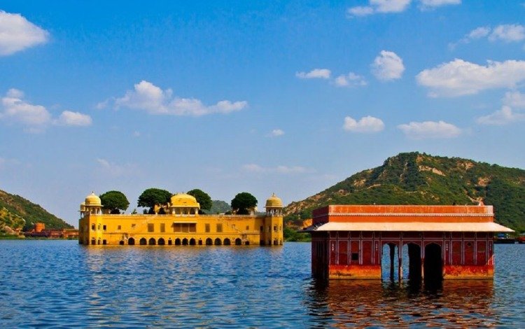 जयपुर का जल महल, जिन्न, रहस्यमयी मंजिले और अनूठा डिजाइन, ये नायाब है