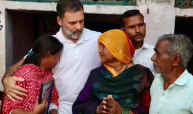 यूपी मॉब-लिंचिंग मृतक के परिजनों से मिले राहुल, बोले- दलित परिवार को घर में बंद कर दिया गया