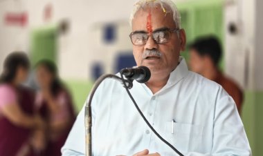 राष्ट्रगान से खुलेगा हर दफ्तर, राष्ट्रगीत से होगा बंद, स्कूलों में टाई पर लगाई रोक