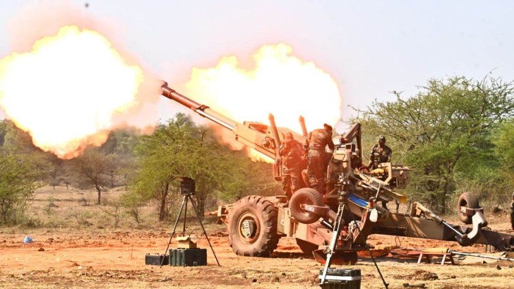 गरजे टैंक और हेलीकॉप्टर, धमाकों से गूंज उठा रेगिस्तान, भारतीय सेना का शानदार प्रदर्शन