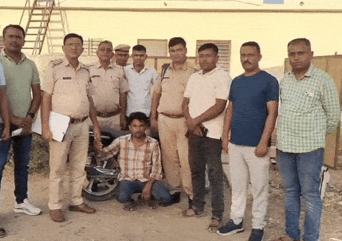 1 करोड़ की स्मैक जब्त, कोरियर बॉय गिरफ्तार, नकदी और बाइक भी जब्त