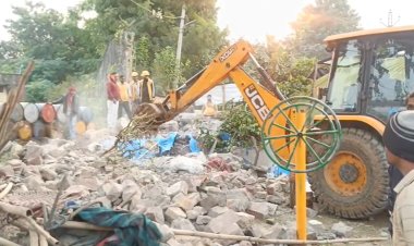 शरद महोत्सव मेला में हादसा, बिजलीघर की दीवार ढही, 4 दुकानदार मलबे में दबकर घायल