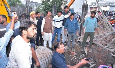 निर्माणाधीन दो मंजिला मकान ढहा, मालिक राहुल बैरवा की मौत, 4 मजदूर घायल