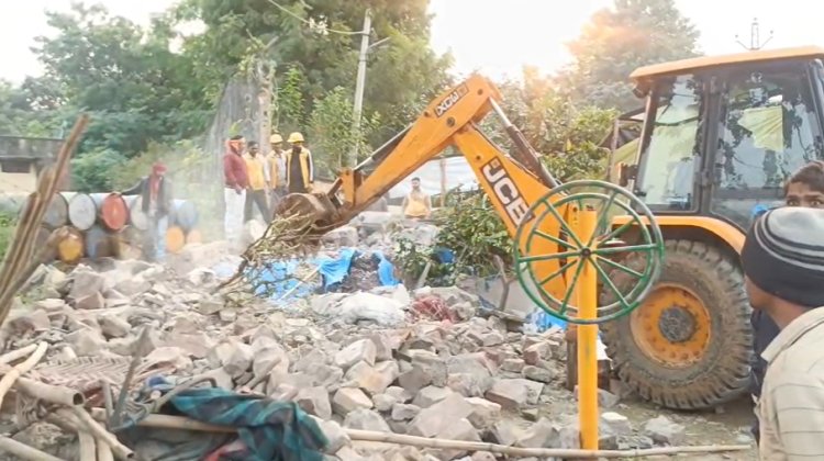 शरद महोत्सव मेला में हादसा, बिजलीघर की दीवार ढही, 4 दुकानदार मलबे में दबकर घायल