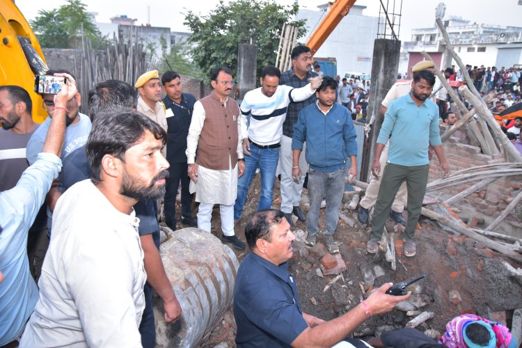 निर्माणाधीन दो मंजिला मकान ढहा, मालिक राहुल बैरवा की मौत, 4 मजदूर घायल