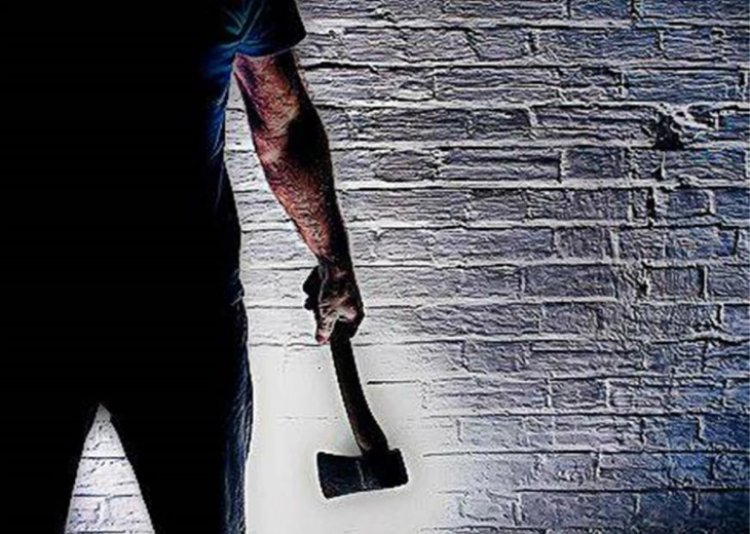 जीजा ने कुल्हाड़ी से काट डाला साले का कान, लहूलुहान हालत में SMS ट्रॉमा में भर्ती