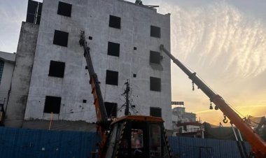 मालवीय नगर में निर्माणाधीन होटल झुकने से हड़कंप, 200 मीटर क्षेत्र सील, 50 परिवारों को निकाला