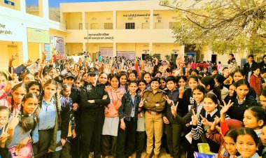 छात्राओं को राजस्थान पुलिस ने दिया आत्मरक्षा व साइबर सुरक्षा का प्रशिक्षण, आत्मविश्वास से भर उठीं बेटियाँ