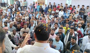 पुलिस कस्टडी में पुजारी से प्रताड़ना का मामला गरमाया, नरेश मीणा ने उठाई सख्त कार्रवाई की मांग