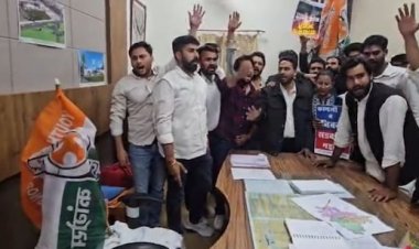 अजमेर में PWD पर भ्रष्टाचार का आरोप, युवा कांग्रेस का जोरदार प्रदर्शन, अधिकारियों के खिलाफ नारेबाजी