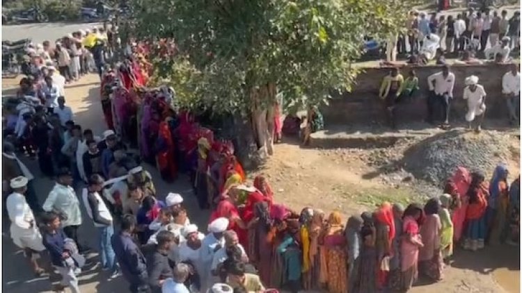 राजस्थान के सलूंबर में खाद की कमी से किसानों में आक्रोश, झल्लारा में लगी लंबी कतारें