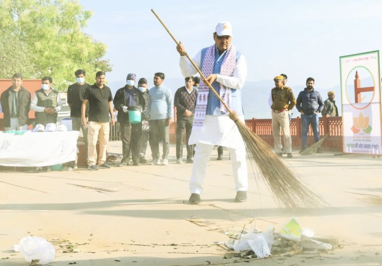 जलमहल से शुरू हुआ राज्य स्तरीय स्वच्छता अभियान, सीएम भजनलाल शर्मा ने की श्रमदान में भागीदारी