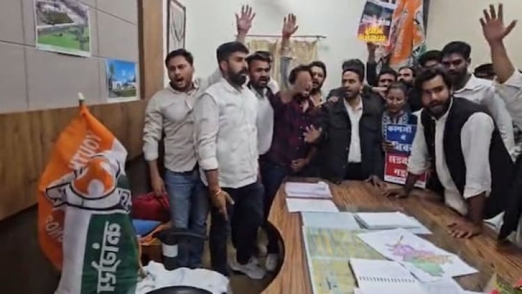 अजमेर में PWD पर भ्रष्टाचार का आरोप, युवा कांग्रेस का जोरदार प्रदर्शन, अधिकारियों के खिलाफ नारेबाजी