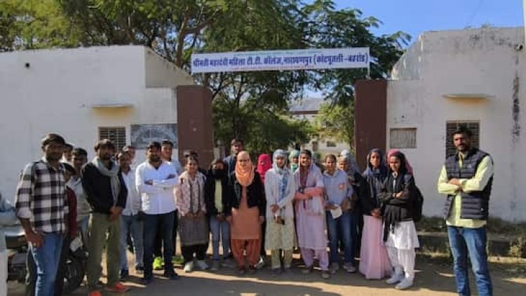 कोटपुतली कॉलेज में 100 से ज्यादा छात्राओं का नामांकन रद्द, कॉलेज गेट पर धरना, बोलीं अब हम कहां जाएं?