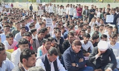 बाड़मेर में OMR शीट घोटाला और पेपर लीक के खिलाफ बड़ी युवा रैली — कांग्रेस नेता भी शामिल