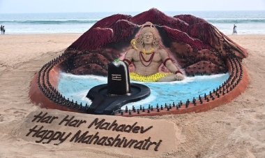 पुरी बीच पर रेत में उतरी शिव महिमा, 17 हजार रुद्राक्षों से सजी अद्भुत प्रतिमा