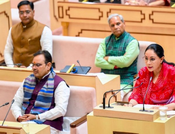 विधानसभा में बजट पढ़ने पर विवाद: क्या नेताओं के लिए शिक्षा जरूरी नहीं? उठे बड़े सवाल