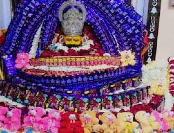 टेडी-चॉकलेट से सजा श्याम दरबार, वैलेंटाइन पर मंदिर में खास रौनक