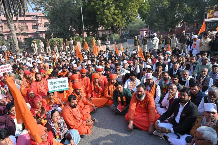 पर्यावरण संरक्षण की लड़ाई निर्णायक मोड़ पर: खेजड़ी–ओरण मुद्दे पर तीसरे दिन भी अनशन, सरकार से कानून की मांग