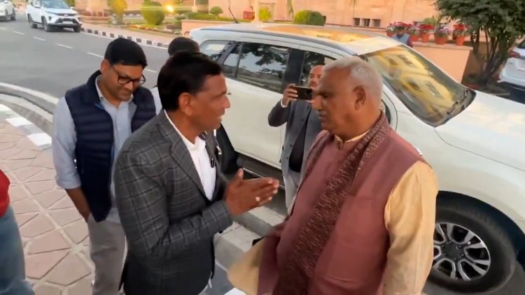 हाथ जोड़कर न्याय मांगता विधायक: क्या अफसरशाही के आगे बेबस हो चुका है लोकतंत्र?