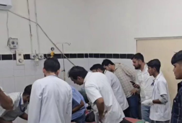 उत्तरलाई के पास स्कूल वैन हादसा: निजी स्कूल के बच्चों से भरी ईको वैन पलटी, एक दर्जन बच्चे सवार