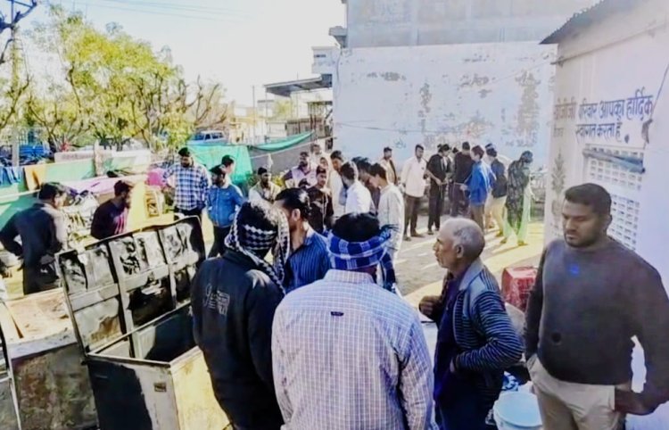 रसोई में गैस रिसाव से आग लगी, महाशिवरात्रि पर पीसांगन परिवार हुआ प्रभावित