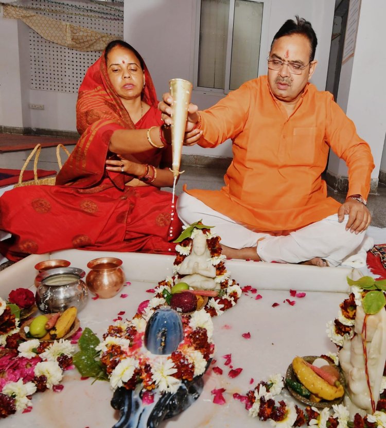 जयपुर के ताड़केश्वर महादेव मंदिर में 1100 किलो दूध से भव्य महाभिषेक