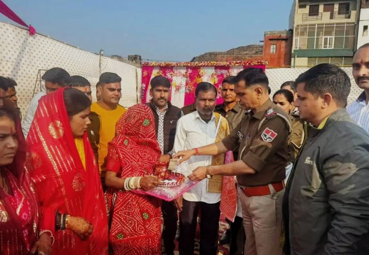 सवाई माधोपुर में खाकी का मानवीय चेहरा: सफाईकर्मी की बेटियों की शादी में परिवार बनकर पहुंची पुलिस