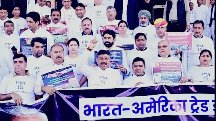 Rajasthan Vidhansabha News: भारत-अमेरिका ट्रेड डील पर कांग्रेस का हंगामा, ‘PM Is Compromised’ टी-शर्ट पहनकर पहुंचे विधायक