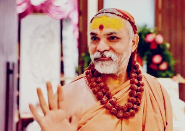 वाराणसी में शंकराचार्य मामले पर बवाल: पुलिस जांच के बीच उमड़ी भक्तों की भीड़