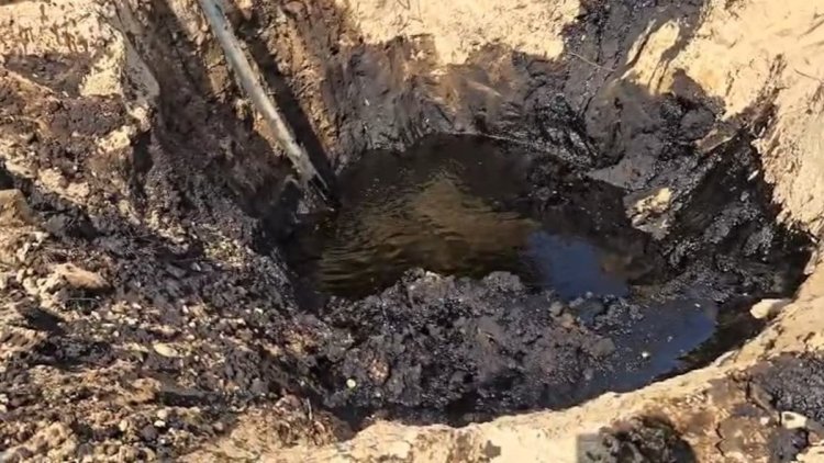 बाड़मेर में क्रूड ऑयल लीकेज से हड़कंप, खेत में बहा कच्चा तेल; उत्पादन प्रभावित, जांच जारी
