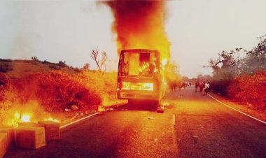 उदयपुर-बांसवाड़ा हाईवे पर चलती स्लीपर बस में लगी भीषण आग, यात्री ने कूदकर बचाई जान
