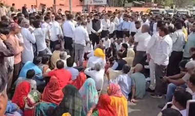 जयपुर सड़क हादसे पर उबाल, वकीलों का उग्र प्रदर्शन; मुआवजे और सख्त कार्रवाई की मांग