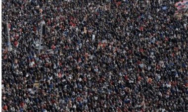 “अमेरिका में ‘नो किंग्स’ का शोर: ट्रम्प के खिलाफ सड़कों पर उमड़ा जनता का सैलाब”