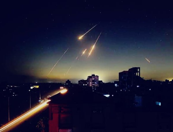 अमेरिका-इजरायल का ईरान के कोर्नाक नेवल बेस पर हमला, तीन जहाज डूबने का दावा