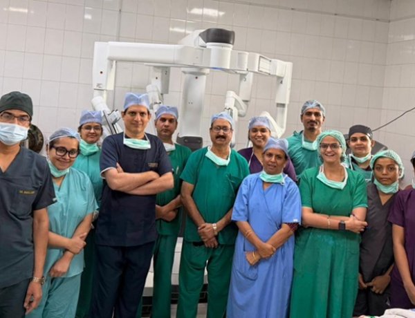 SMS हॉस्पिटल में रोबोटिक तकनीक से दोनों तरफ हर्निया की सफल सर्जरी, 300 ऑपरेशन का रिकॉर्ड