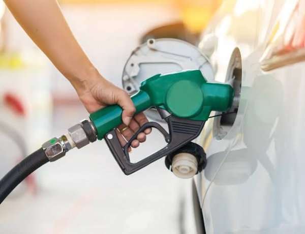 IRGC कमांडर का अल्टीमेटम: हमले जारी रहे तो क्षेत्रीय ठिकाने बनेंगे निशाना, तेल 85 डॉलर पार