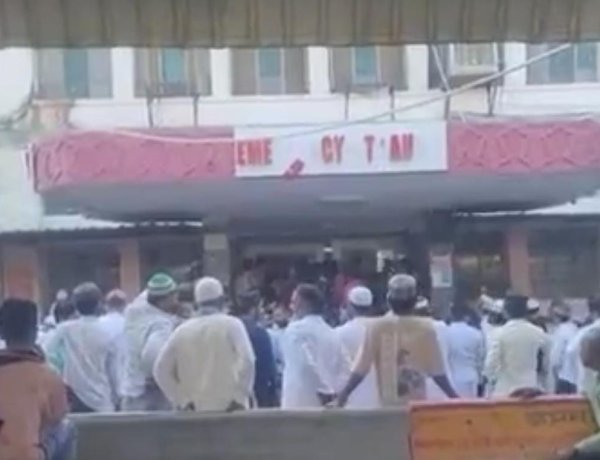 जयपुर में नमाज के दौरान दीवार गिरने से 10 युवक मलबे के नीचे दबे, 2 की हालत गंभीर