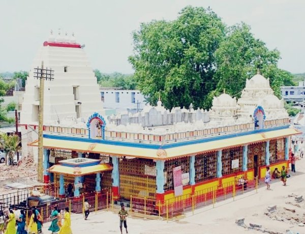 Kuravi का वीरभद्र स्वामी मंदिर: जहां मन्नत पूरी होने पर भक्त करते हैं अनोखी परिक्रमा