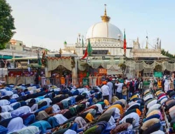 अजमेर दरगाह में ईद पर खुला जन्नती दरवाजा, जायरीनों की उमड़ी भारी भीड़