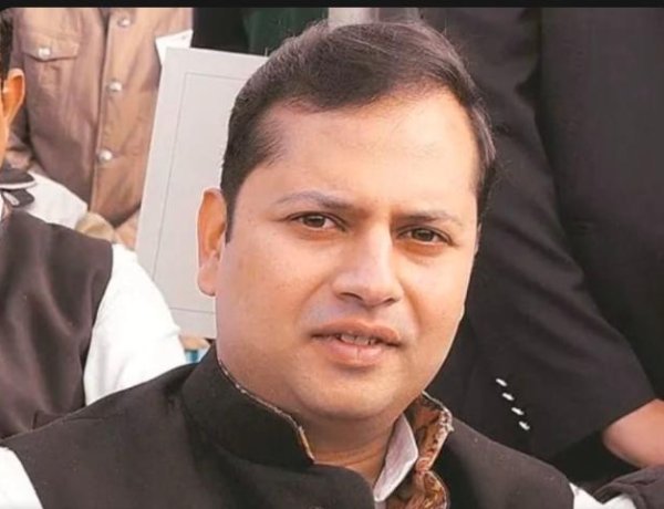 गहलोत का पलटवार“मेरे बेटे ने CM हाउस में नहीं रहा”, भजनलाल पर साधा निशाना