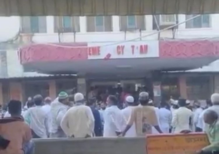 जयपुर में नमाज के दौरान दीवार गिरने से 10 युवक मलबे के नीचे दबे, 2 की हालत गंभीर