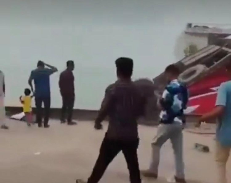 बांग्लादेश के राजबाड़ी में फेरी टर्मिनल पर बड़ा हादसा,पद्मा नदी में गिरी बस, 24 लोगों की मौत