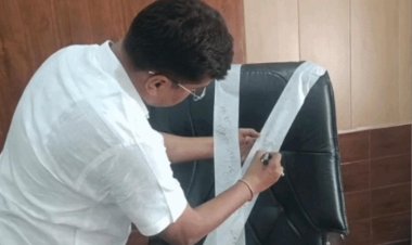 PWD ऑफिस पर कुर्की: 2 करोड़ बकाया, XEN की कुर्सी-टेबल तक जब्त