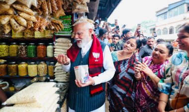 झालमुड़ी वाला बनेगा लखपति, PM मोदी के 10 के नोट की बोली 1 लाख...!