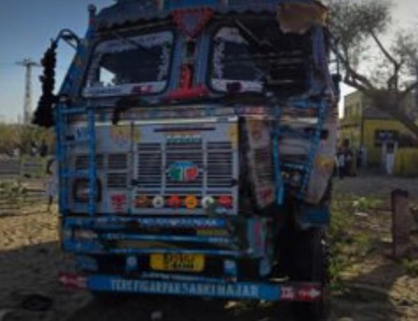 बाड़मेर हादसा: 36 बच्चों से भरी बस दुर्घटनाग्रस्त, ड्राइवर फरार