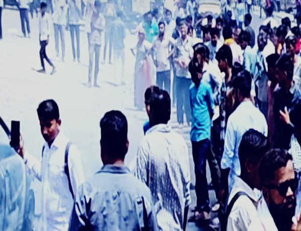 चौहटन रोड पर अचानक धधकी कार, इलाके में मचा हड़कंप