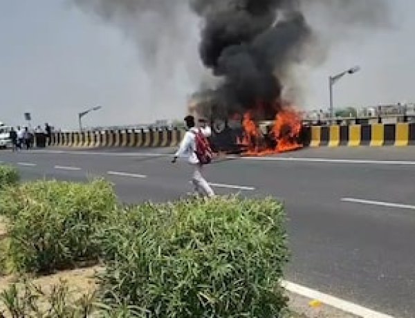 Rajasthan News: टोंक में कैश वैन में लगी भीषण आग, करोड़ों रुपये सुरक्षित