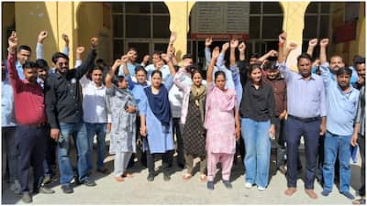 सीकर के SK हॉस्पिटल में हंगामा: संविदाकर्मियों की छुट्टी, अस्पताल में धरना शुरू