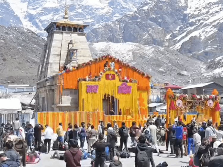 केदारनाथ धाम पहुंची बाबा केदार की डोली, कल खुलेंगे कपाट